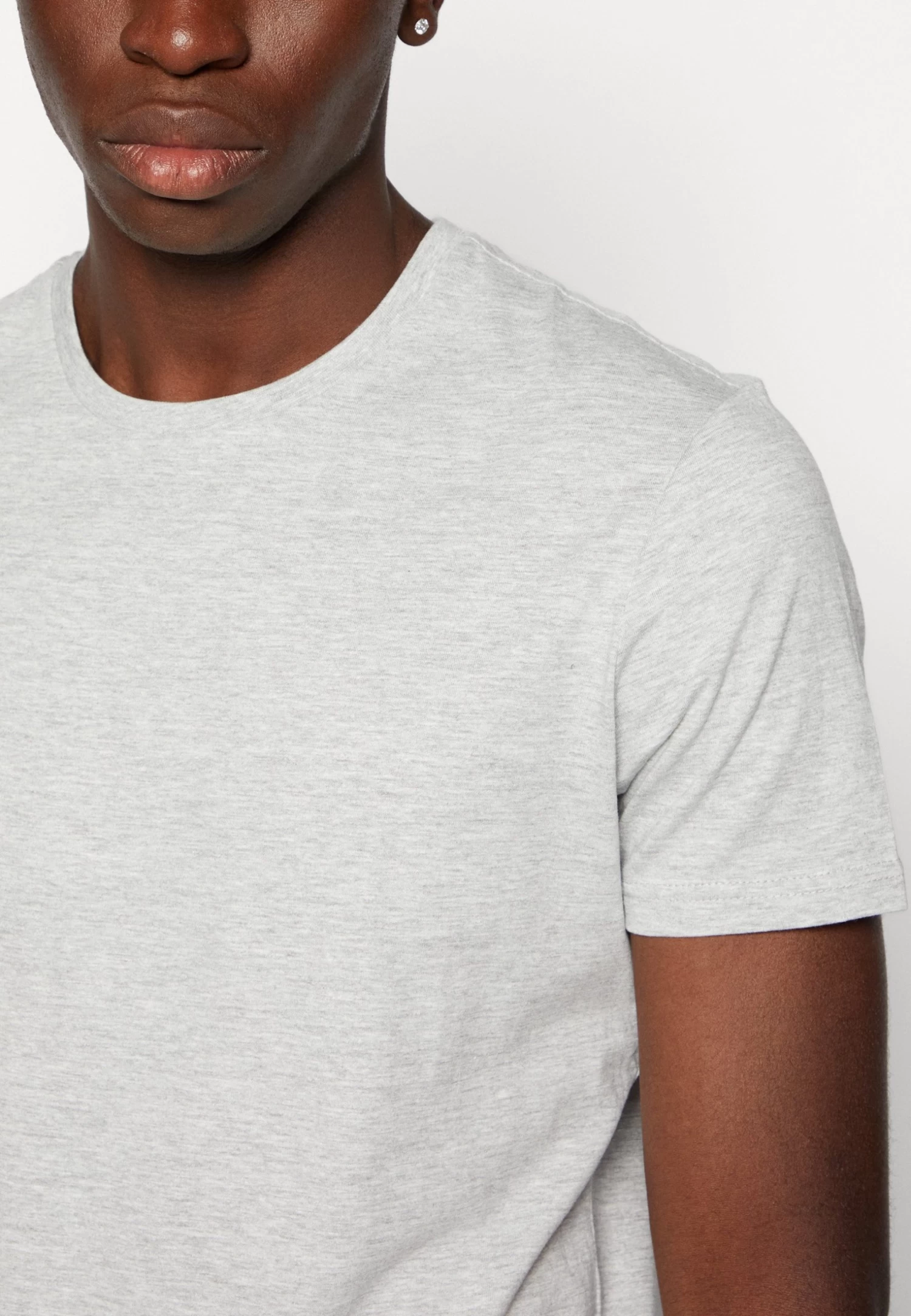 Pier One Unisex 5 Pack - Camiseta Básica - Black /Dark Blue/Dark Green 11 Pier One Unisex 5 Pack - Camiseta Básica - Black /Dark Blue/Dark Green - Image 9