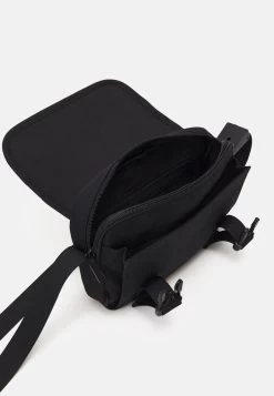 Pier One Unisex - Bandolera - Black -Tienda De Ropa 08dcf642808642b88361fce85fe34ecc