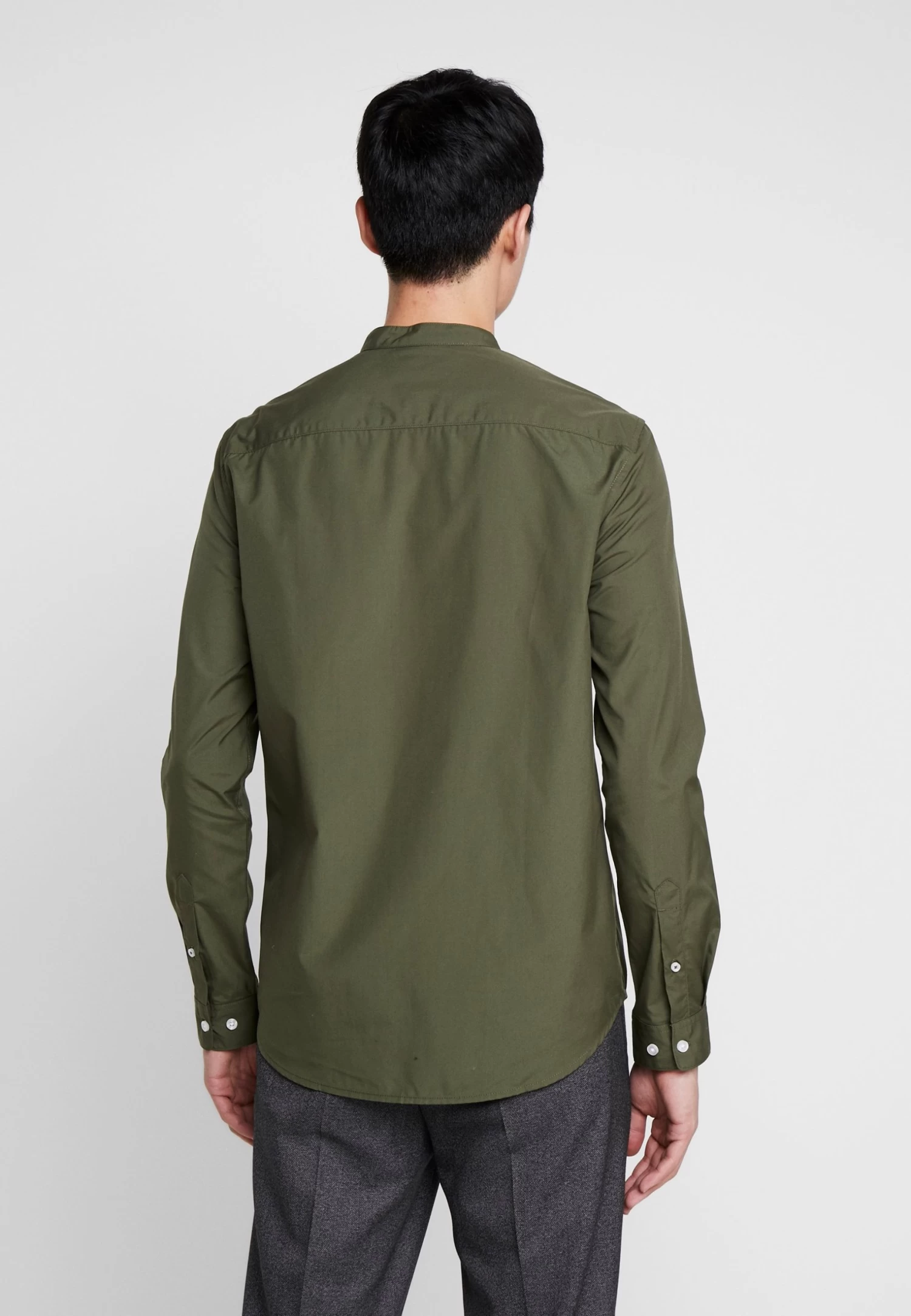 Pier One 2 Pack - Camisa - Oliv/Black 5 Pier One 2 Pack - Camisa - Oliv/Black - Image 3