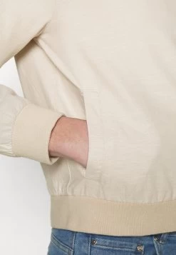 Pier One Chaquetas Bomber - Beige 11 Pier One Chaquetas Bomber - Beige -Tienda De Ropa 2aaa0e5d7e314004b7873f919d0ce4a0