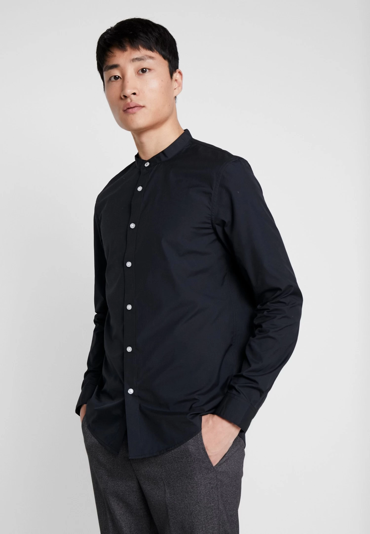 Pier One 2 Pack - Camisa - Oliv/Black 4 Pier One 2 Pack - Camisa - Oliv/Black - Image 2