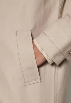 Pier One Commuter Coat- Abrigo Corto - Tan 11 Pier One Commuter Coat- Abrigo Corto - Tan -Tienda De Ropa 4ef4ad0f60904e2a9c12d606b1474ddb