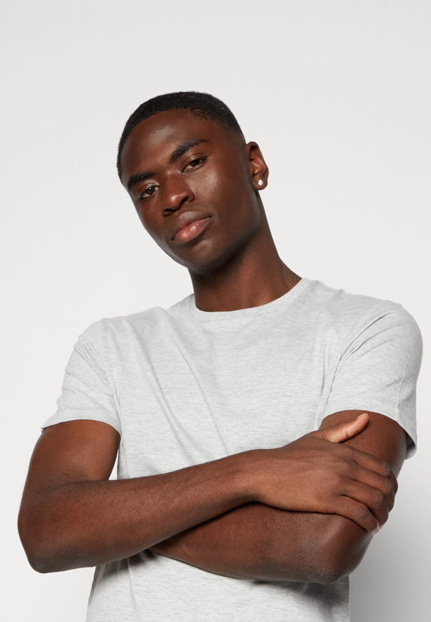 Pier One Unisex 5 Pack - Camiseta Básica - Black /Dark Blue/Dark Green 6 Pier One Unisex 5 Pack - Camiseta Básica - Black /Dark Blue/Dark Green - Image 4