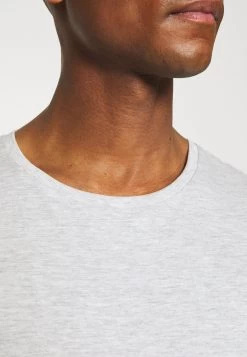 Pier One 5 Pack - Camiseta Básica - Black/White/Light Grey -Tienda De Ropa 781514b98ac940a2934d4a3cf6c9ca05