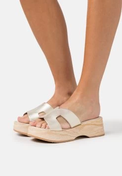 Pier One Leather - Zuecos - Gold