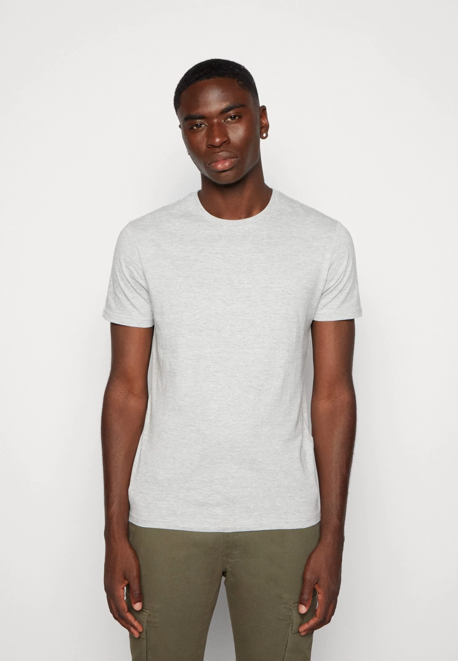 Pier One Unisex 5 Pack - Camiseta Básica - Black /Dark Blue/Dark Green 4 Pier One Unisex 5 Pack - Camiseta Básica - Black /Dark Blue/Dark Green - Image 2