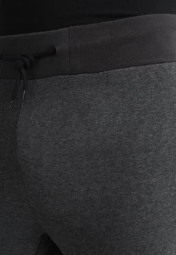Pier One Pantalones Deportivos - Dark Grey -Tienda De Ropa e1e35522afbd424296d37d965a7827c3
